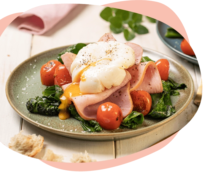 huevos pochados con pierna de cerdo ahumada
