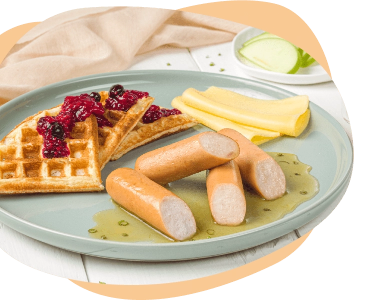 waffles con mermelada de frutos rojos y salchicha de pavo