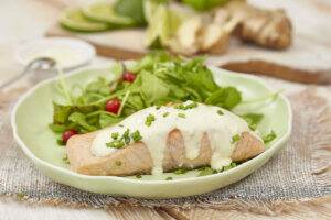 Salmon recetas con salsa de yogur griego