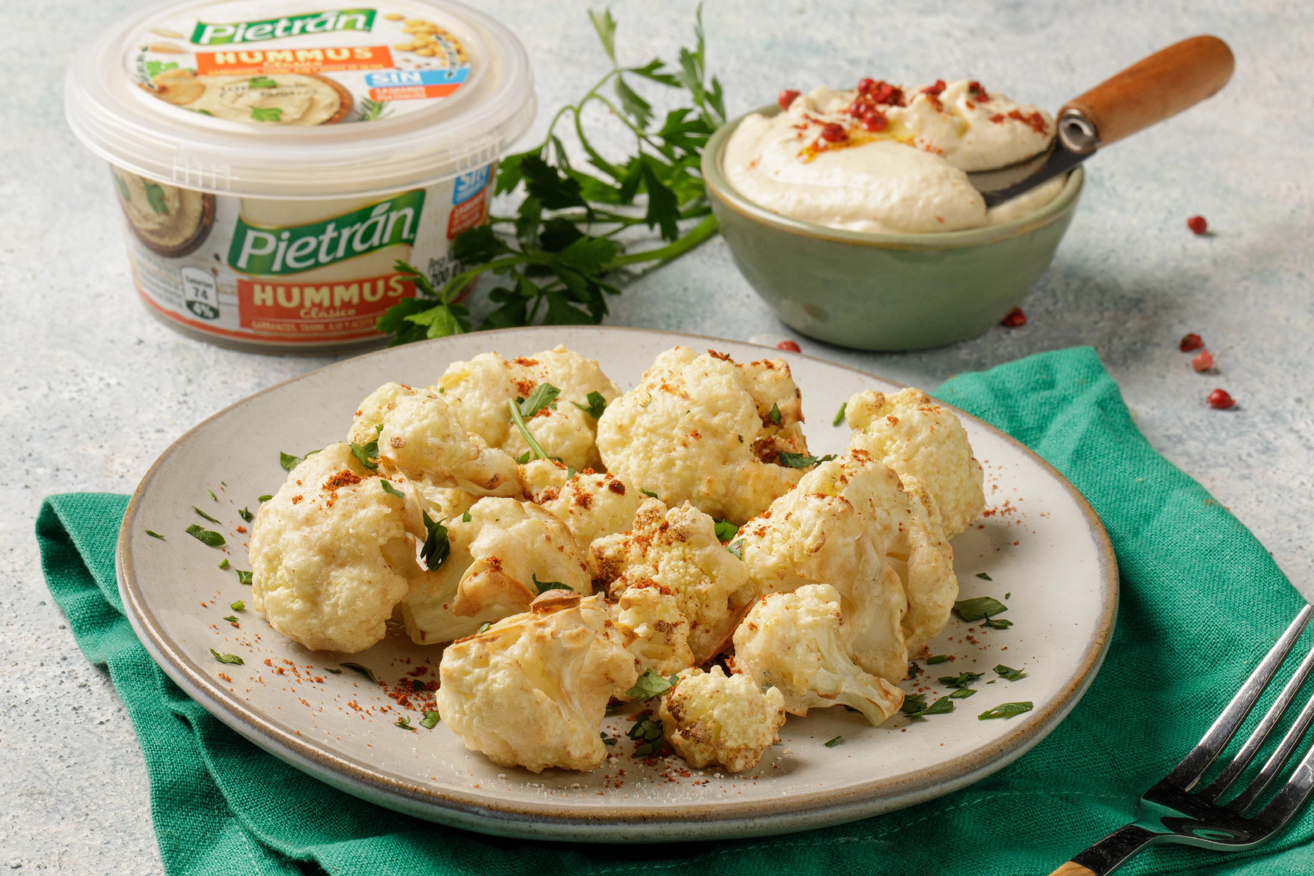 hummus con bocaditos de coliflor