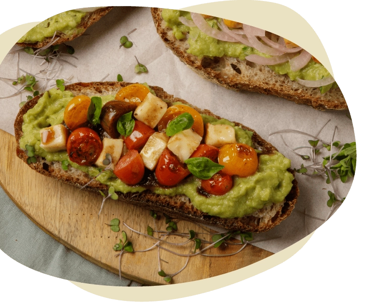 tostadas con aguacate tomate cherry queso